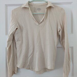 Collared off-white 3/4 length sleeve top